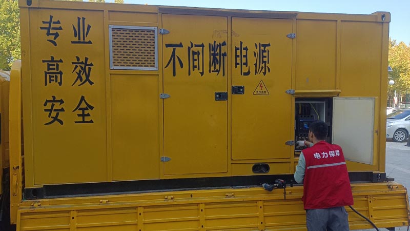 陆丰柴油发电机组和UPS电源配合使用时，如何避免切换过程中的电力中断？