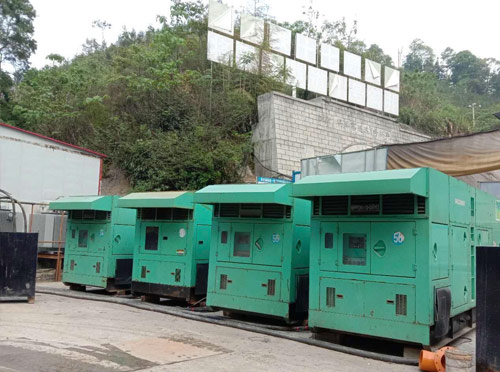 陆丰先进的应急发电机系统中智能监测和控制系统如何确保电压稳定？